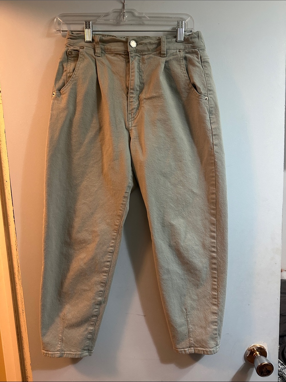 NAF NAF Sage Green Button-Front Pants 3/4